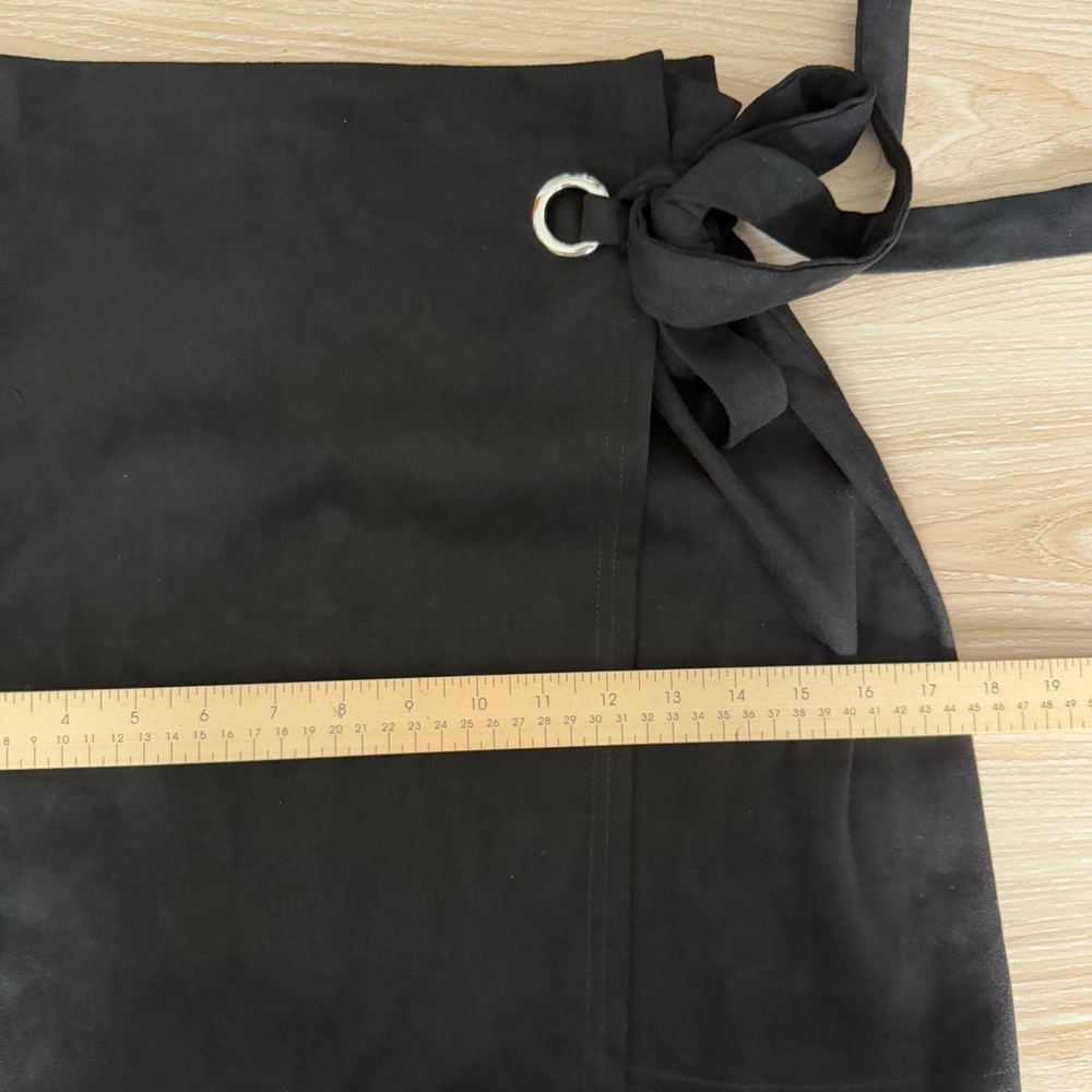 Simplee Medium NEW Black Mini Skirt Slit Cut Side Tie - Picture 9 of 10